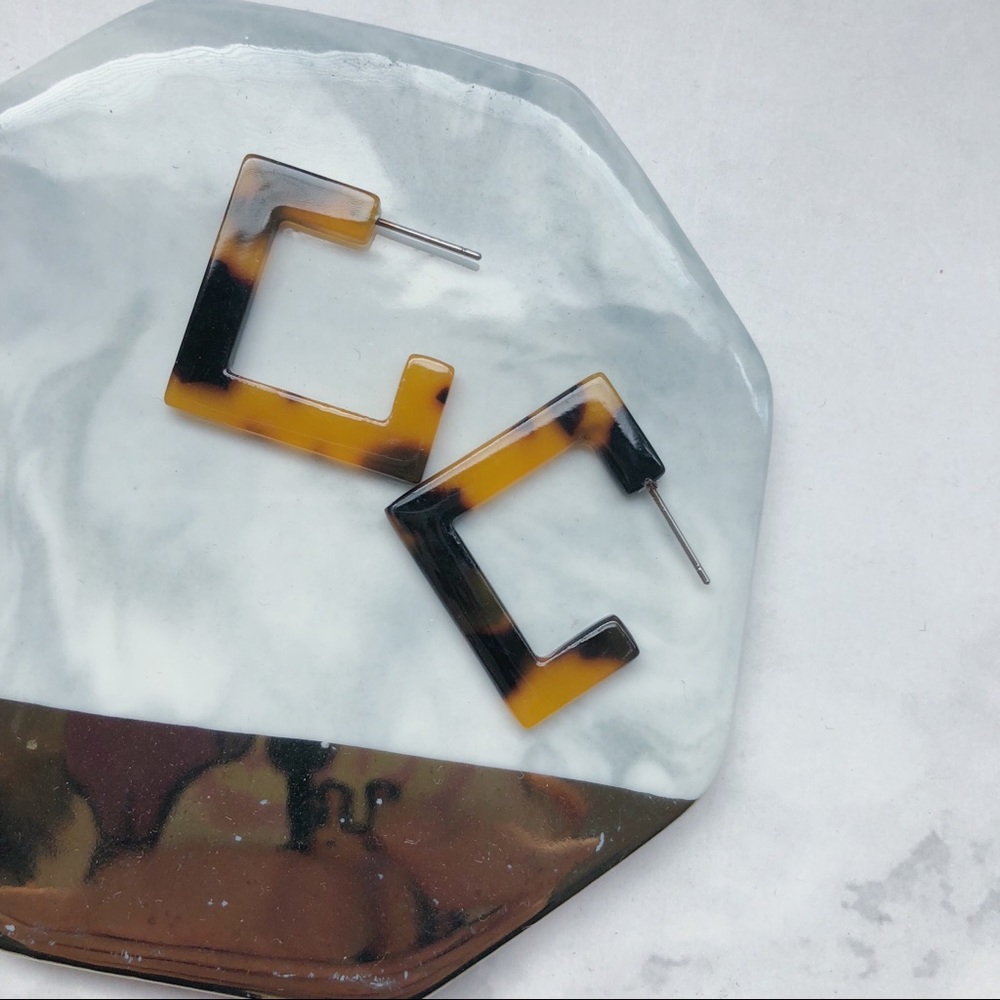 Brown Tortoise Shell Resin Squared Earrings - Picture 2 of 3